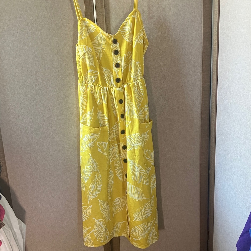 FINAL MARKDOWN Yellow Leaf Print Sundress small